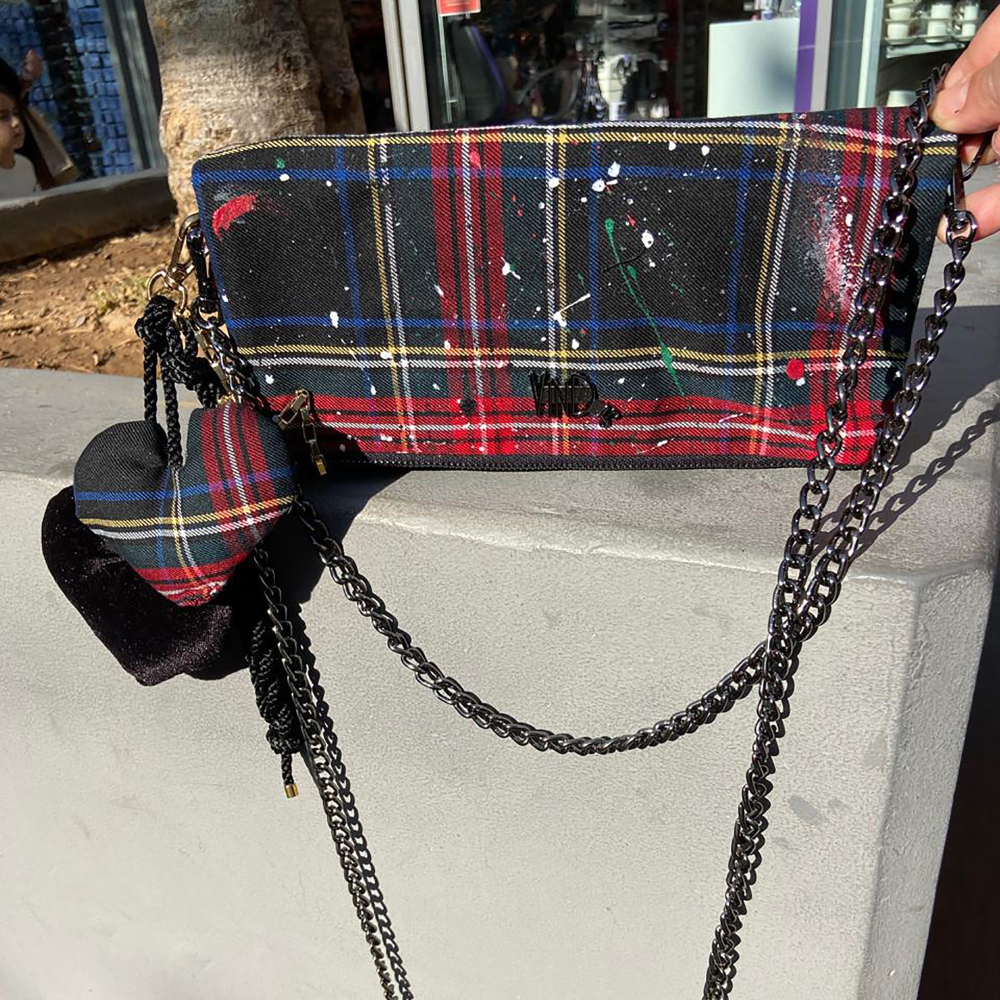 MELANIE BLACK RED CLUTCH: Χειροποίητο τσαντάκι φακελος, καρό καμπαρντίνα