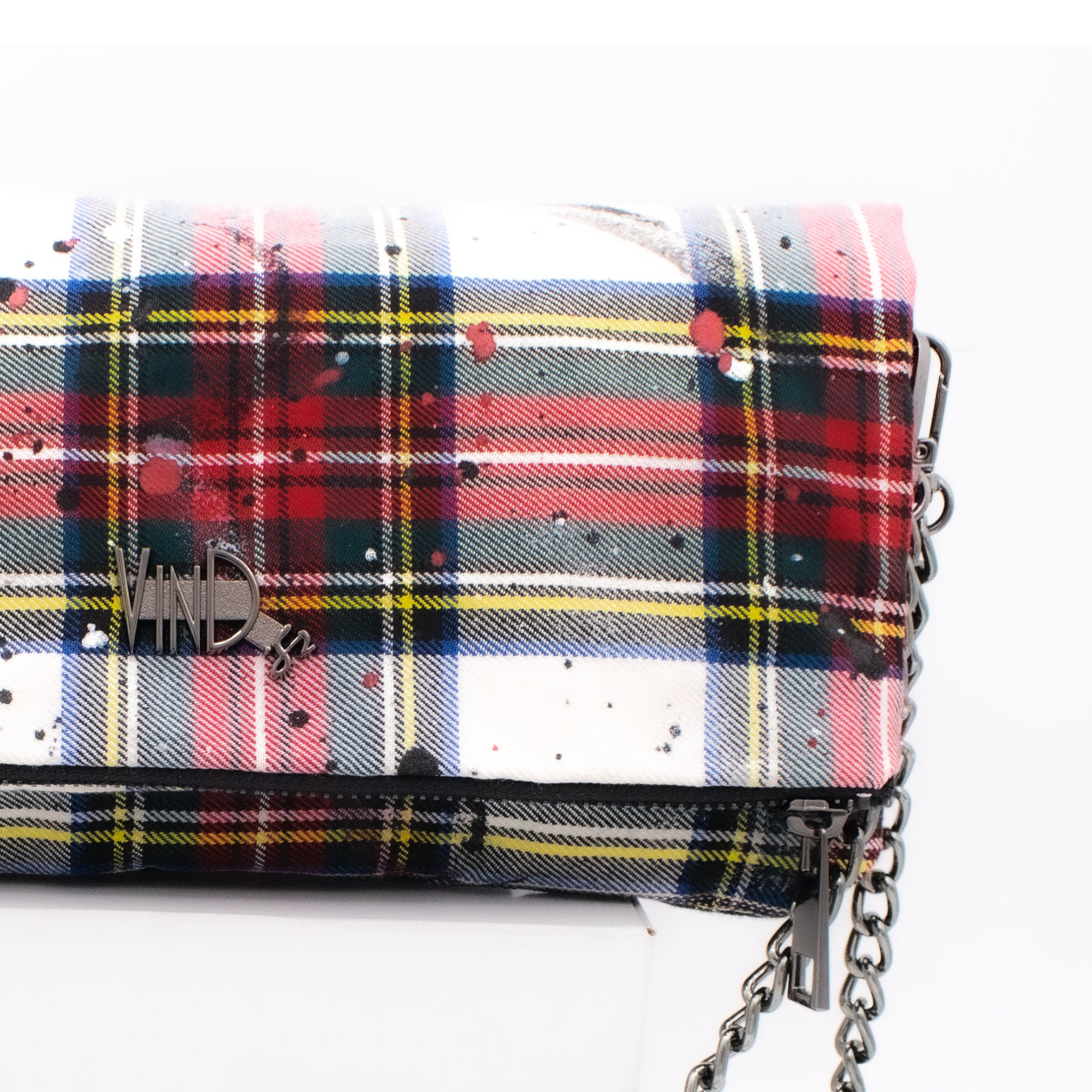 MELANIE OFF WHITE RED CLUTCH: Χειροποίητο τσαντάκι φακελος, καρό καμπαρντίνα