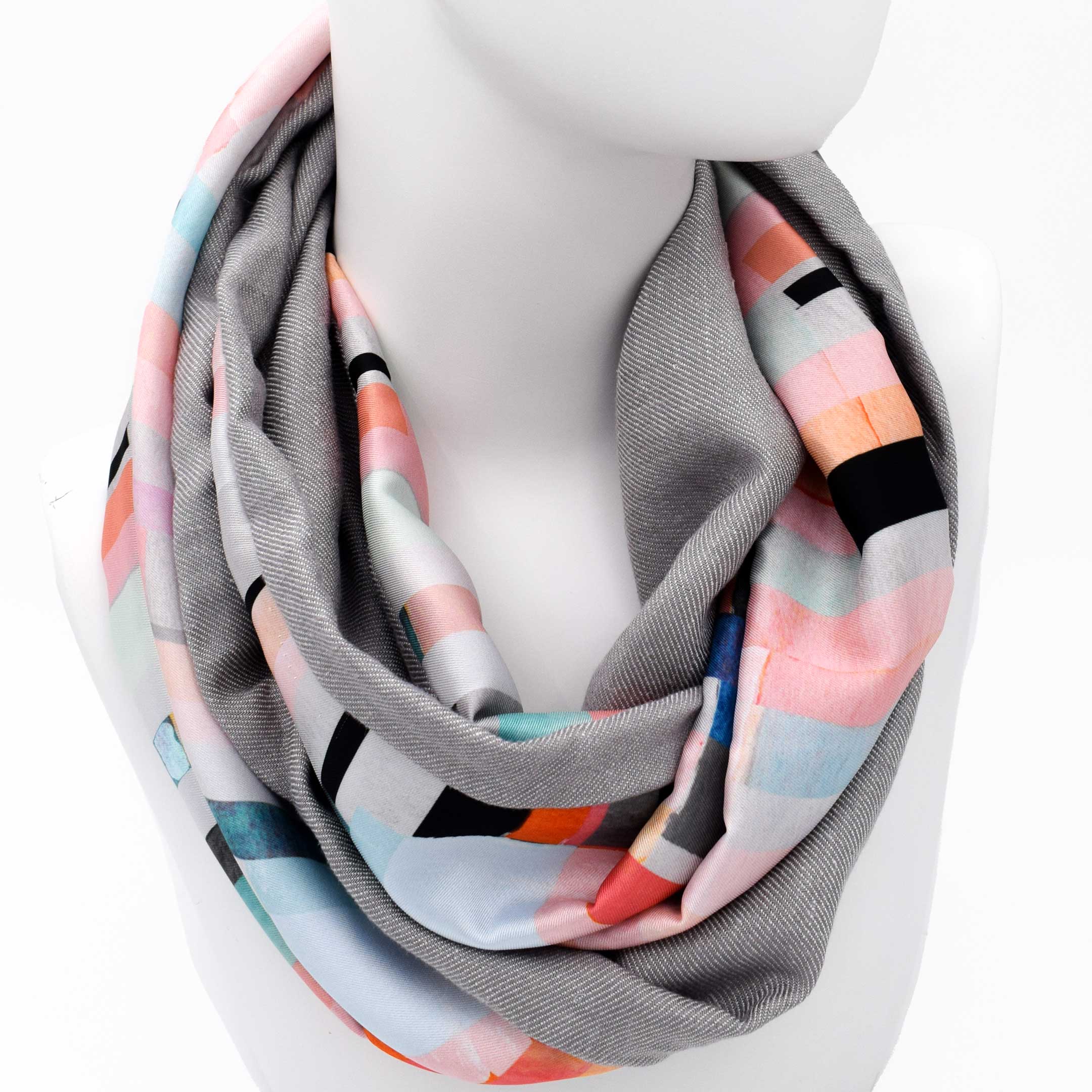 PEARL GREY:  Ανάλαφρο Infinity φουλάρι σατεν, βισκοζ, με abstract stripes pattern