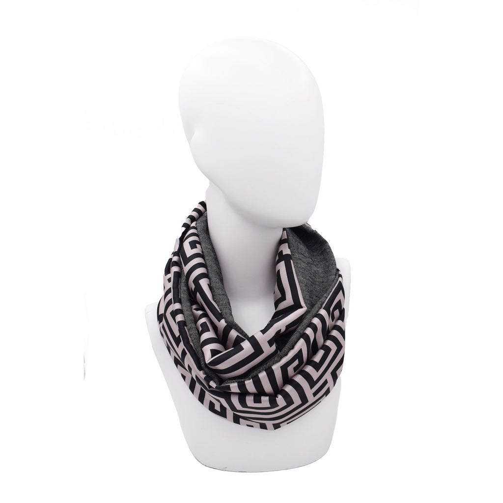 SAFFRON BEIGE BLACK: Ανάλαφρο Infinity φουλάρι σατεν, βισκοζ, με pattern greek key