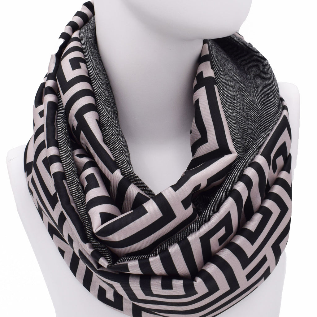SAFFRON BEIGE BLACK: Ανάλαφρο Infinity φουλάρι σατεν, βισκοζ, με pattern greek key