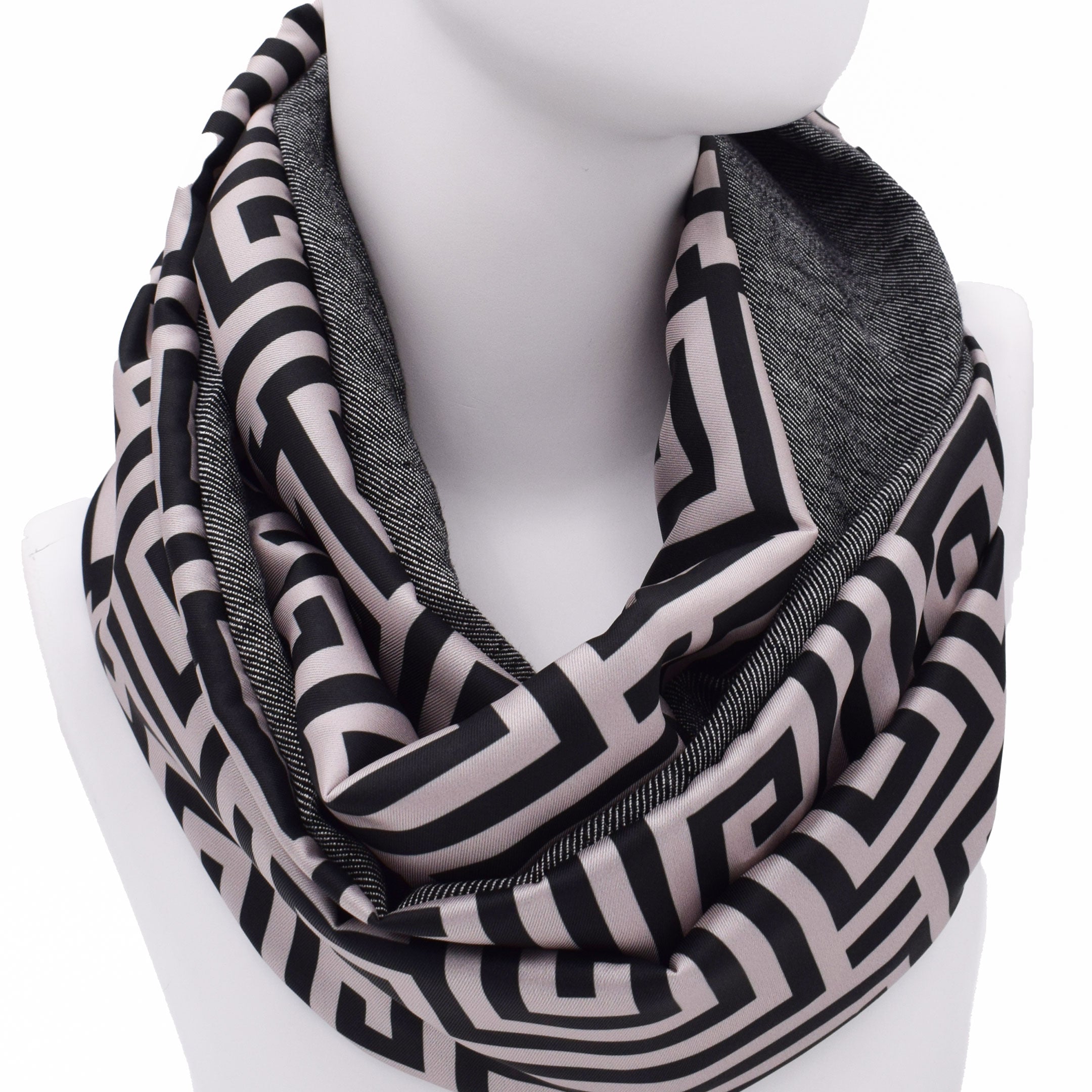 SAFFRON BEIGE BLACK: Ανάλαφρο Infinity φουλάρι σατεν, βισκοζ, με pattern greek key