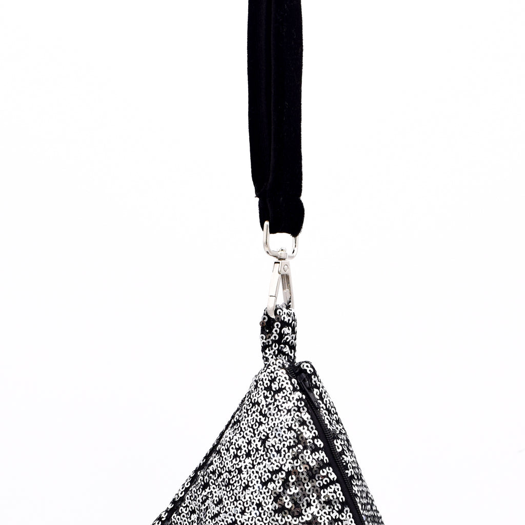PYRAMID | Χειροποίητη Τσάντα Πυραμίδα με Παγιέτες με κρόσσια – Silver