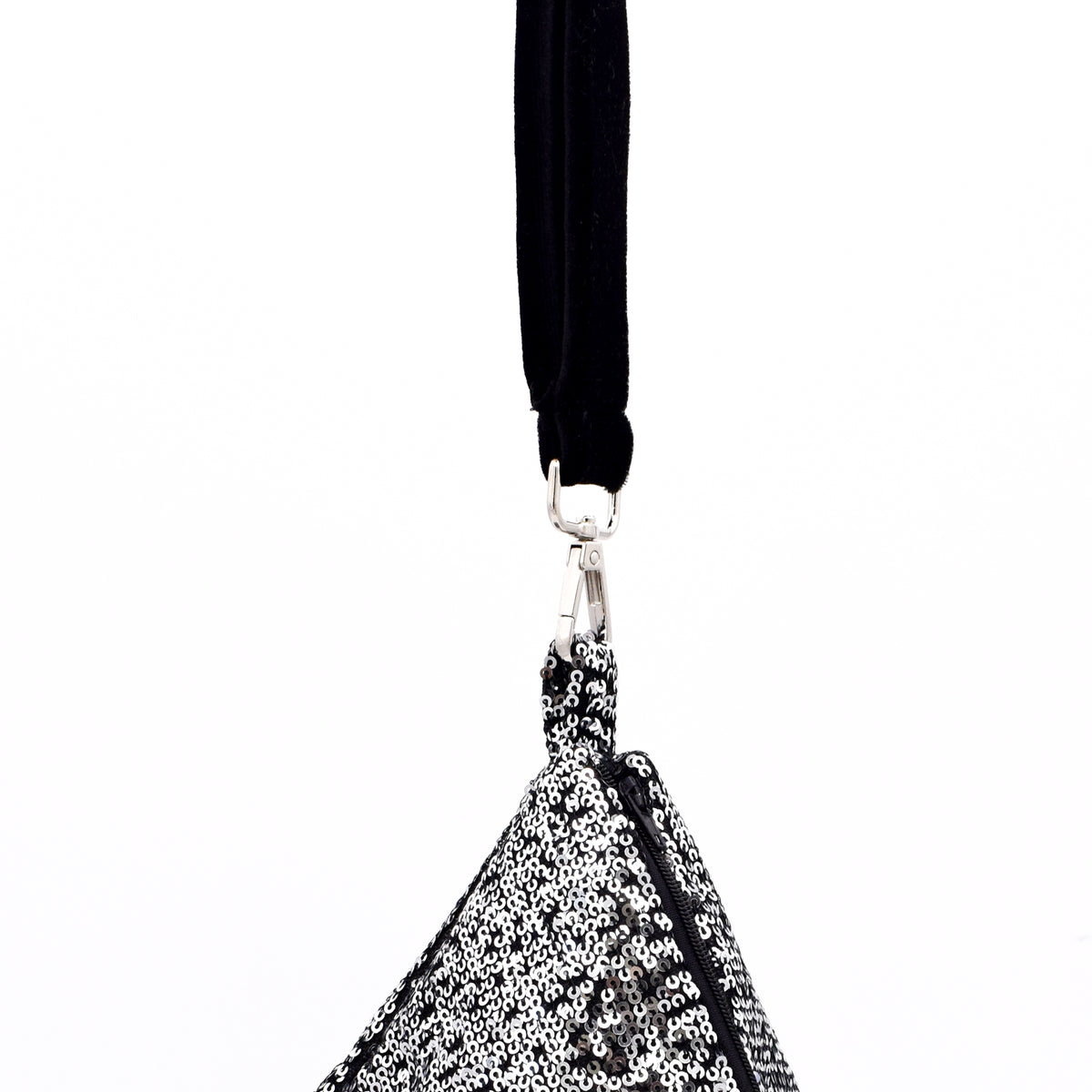 PYRAMID | Χειροποίητη Τσάντα Πυραμίδα με Παγιέτες με κρόσσια – Silver