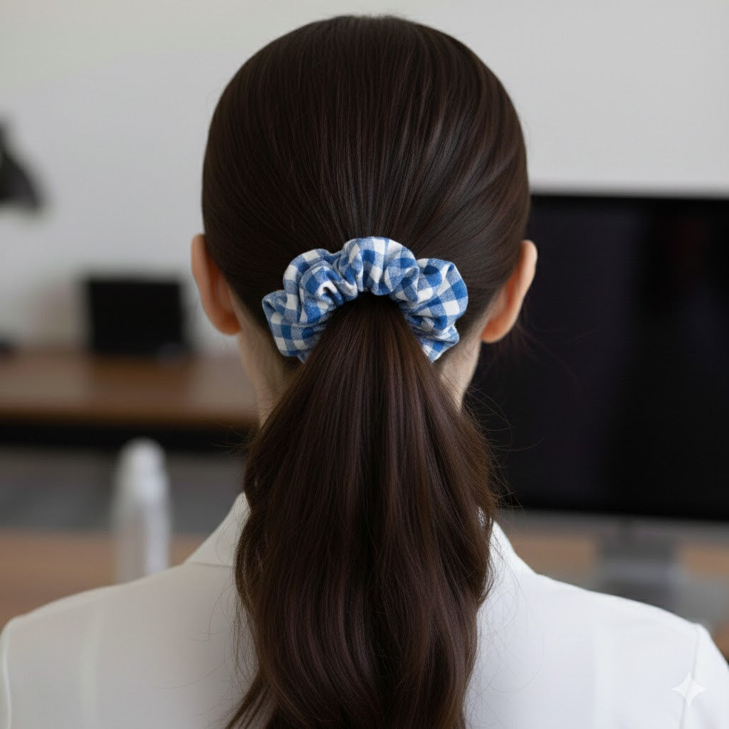 AMON: Εμπριμέ λαστιχάκι μαλλιών scrunchie, σατεν