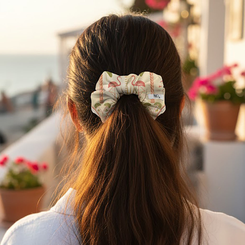MARBELA: Εμπριμέ λαστιχάκι μαλλιών scrunchie, σατεν