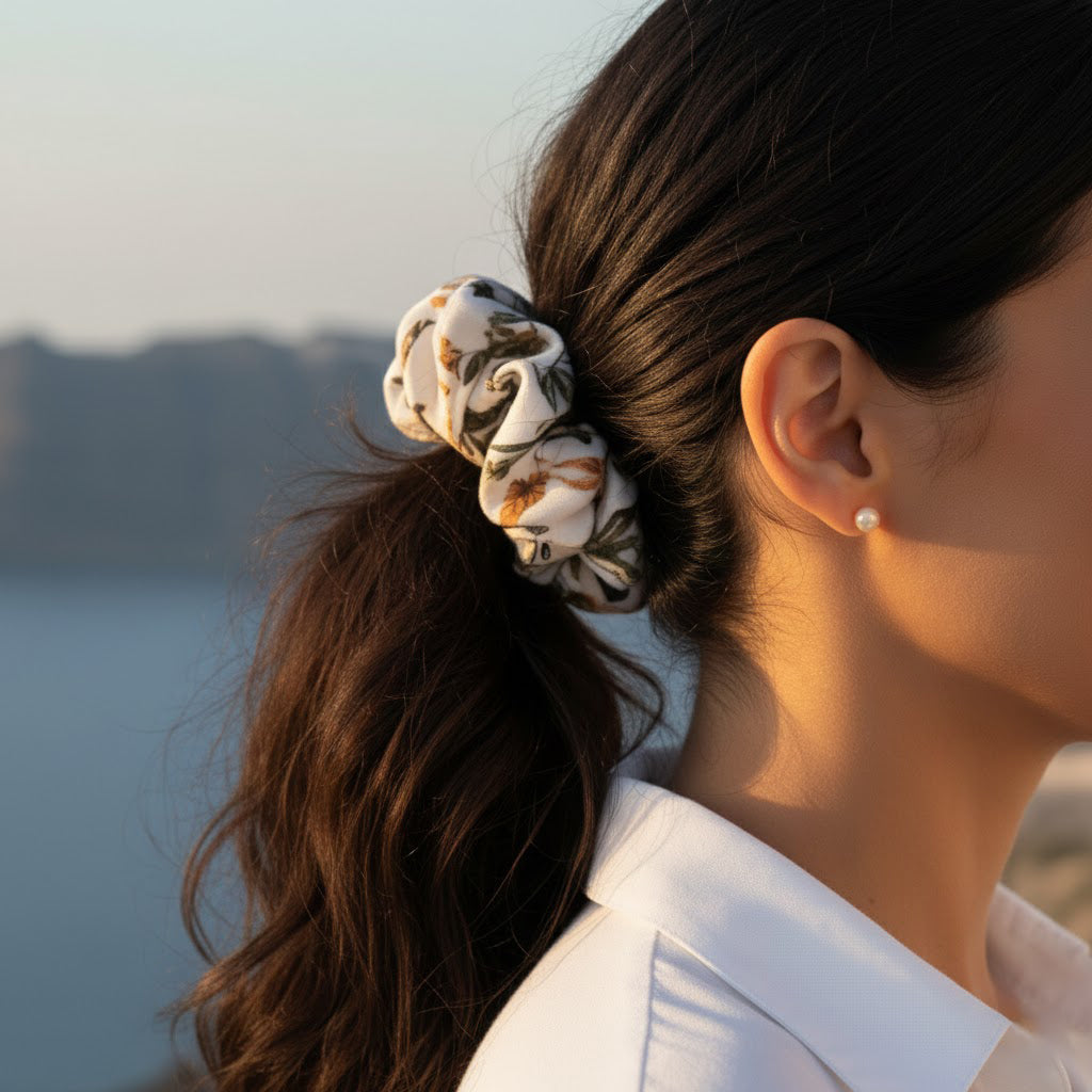 MEEKA: Εμπριμέ λαστιχάκι μαλλιών scrunchie, σατεν
