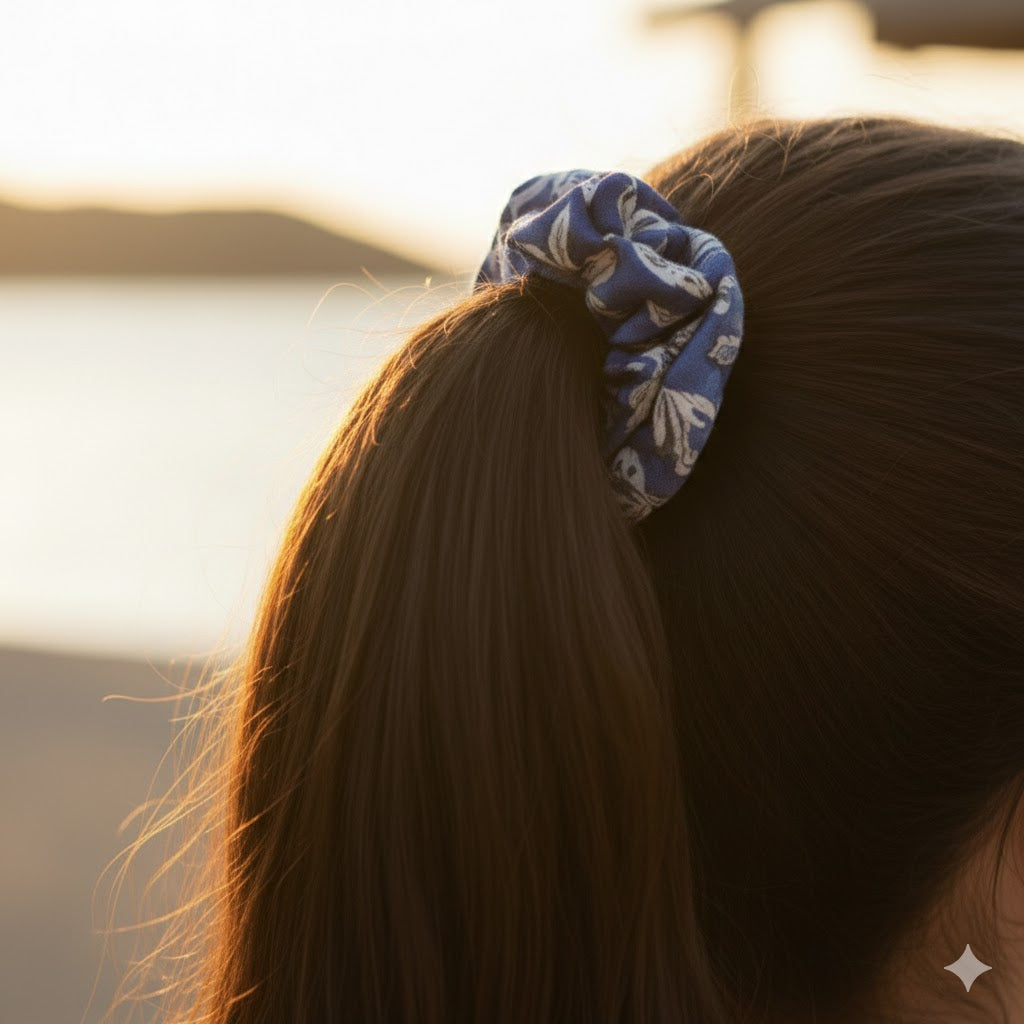 TARIFA: Εμπριμέ λαστιχάκι μαλλιών scrunchie, σατεν