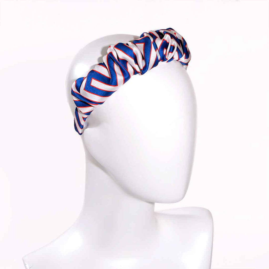 CORA COBALT: Χειροποίητη στέκα, σατεν, με maze pattern σε white-royal.
