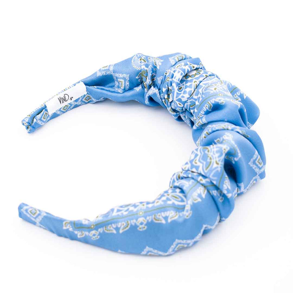 HERMINE SKY BLUE: Χειροποίητη στέκα, σατεν, με arabesque lines pattern