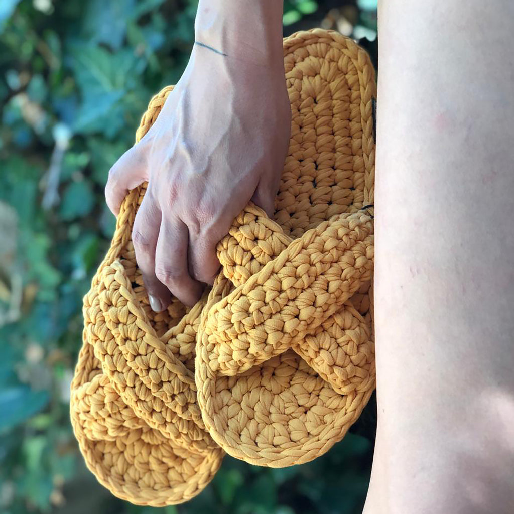 Edith: Χειροποίητα Πλεκτά Σανδάλια Χιαστή