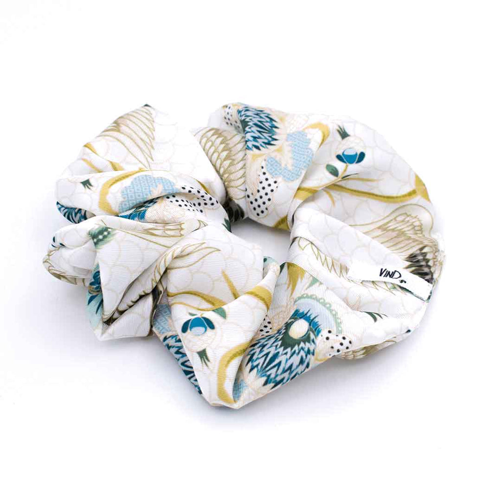 DESNA: Εμπριμέ λαστιχάκι μαλλιών scrunchie, σατεν