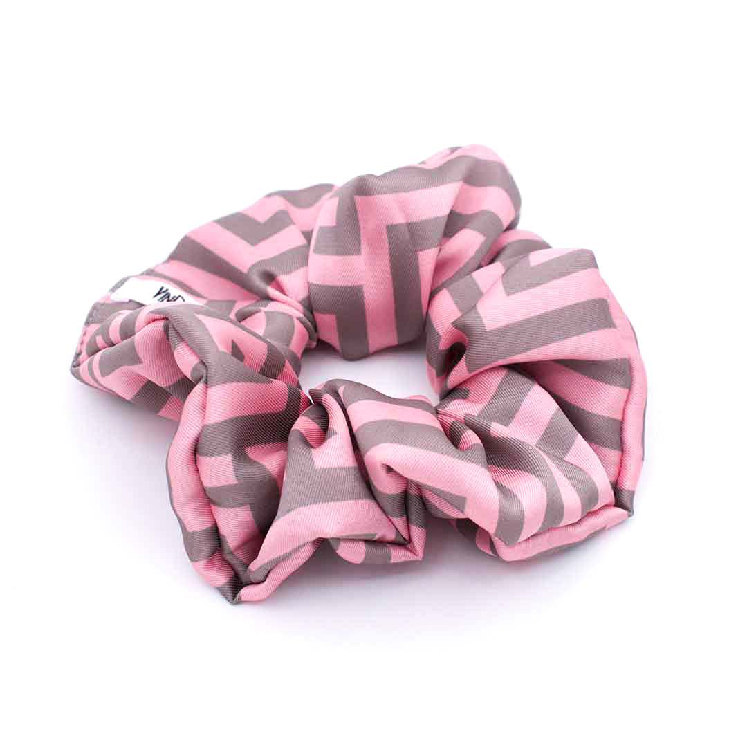 SAFFRON ROSE: Εμπριμέ λαστιχάκι μαλλιών scrunchie, σατεν