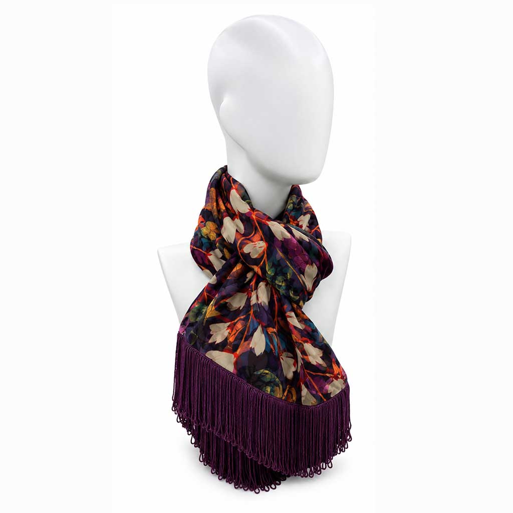 Γυναικεία εσάρπα AMANDA 140x30 cm με floral print και μωβ βελούδο φορεμένη σαν κασκόλ