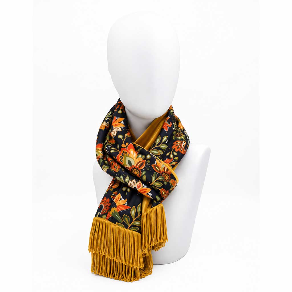 SALVADORA εσάρπα 140x30 cm με paisley print και mustard βελούδο φορεμένη σαν κασκόλ