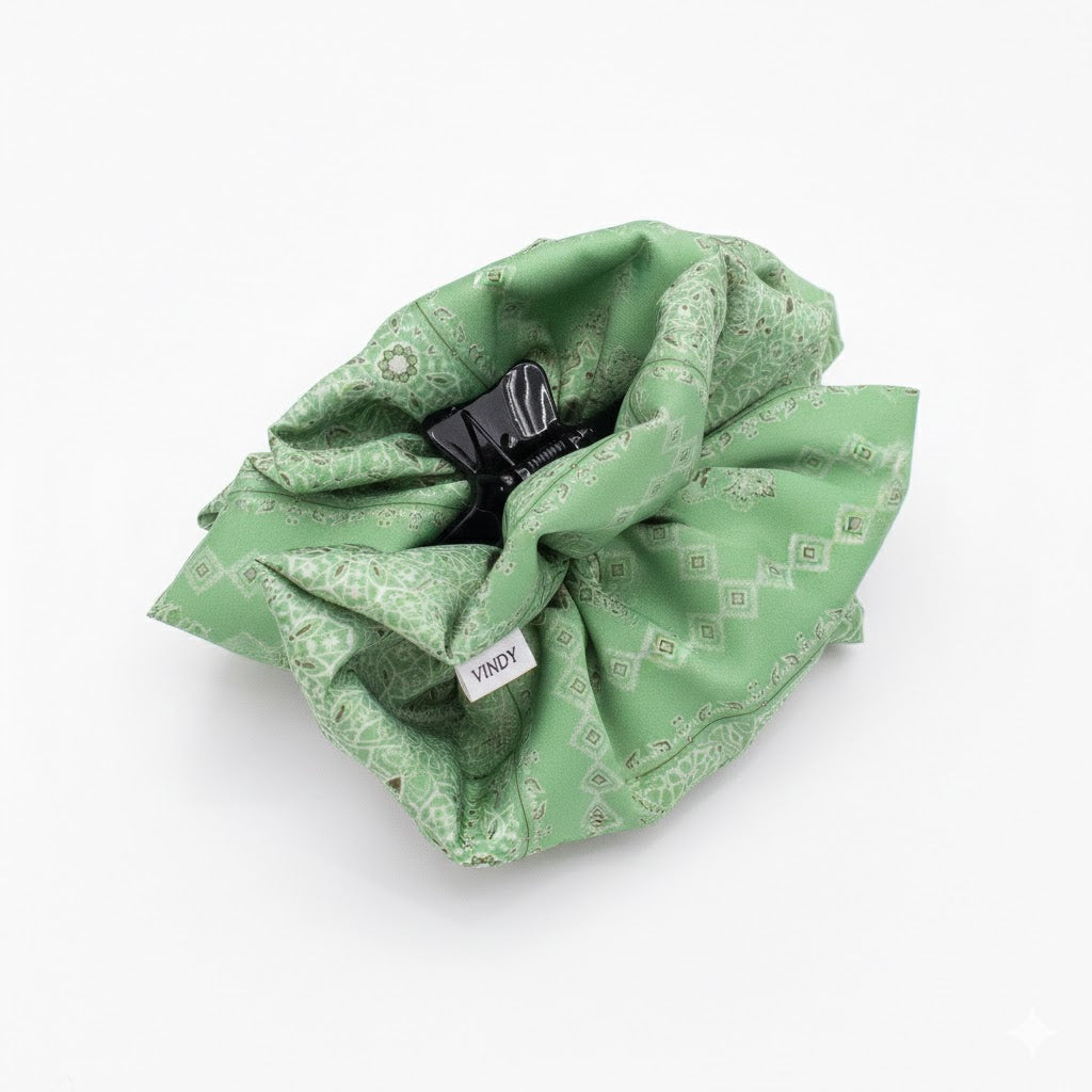 HERMINE PALE GREEN: Klammer μαλλιών, με σατέν στολισμα, με arabesque lines pattern σε pale green