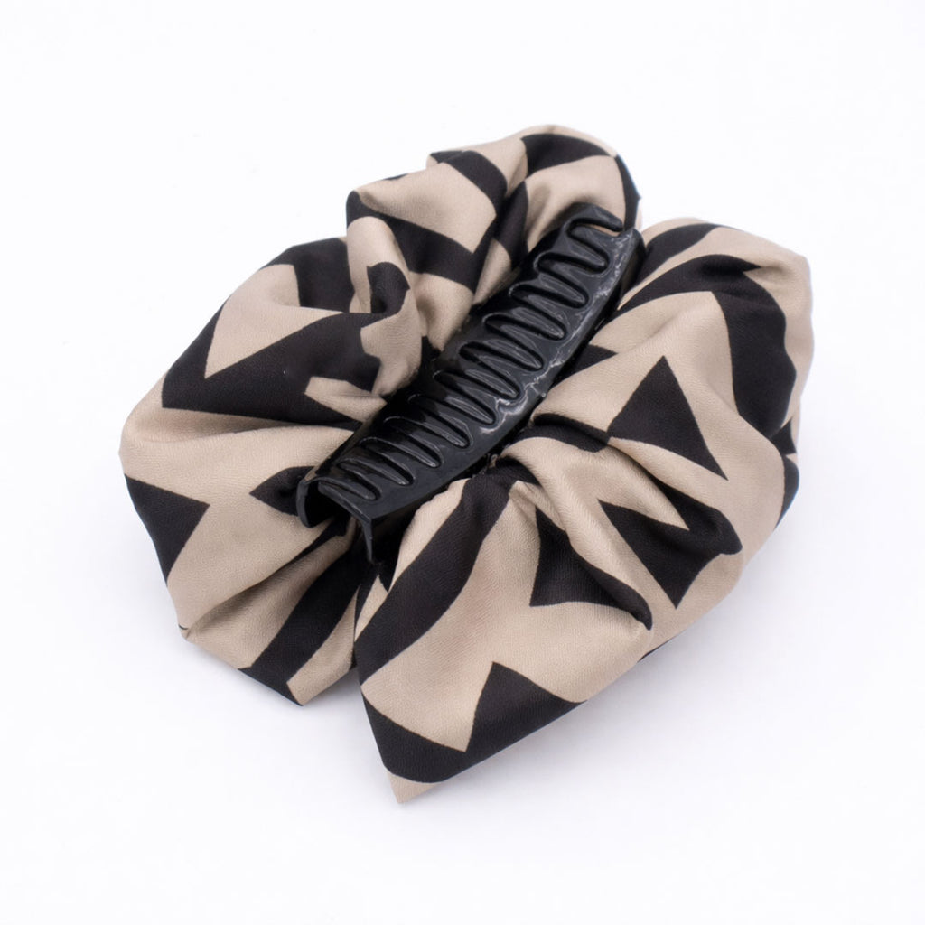 LIVIA BLACK-SAND: Klammer μαλλιών, με σατέν στολισμα, με geometric lines pattern