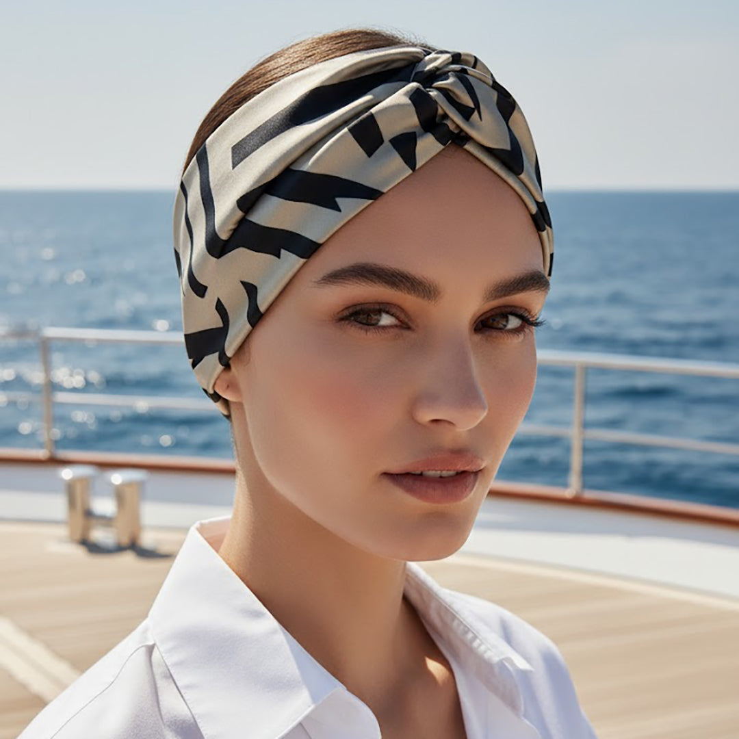 LIVIA BLACK SAND: Bandana κορδέλα μαλλιών, με geometric lines pattern
