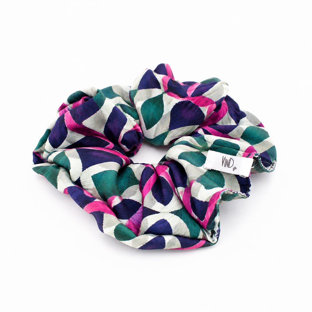 ABI satin scrunchie με ethnic tribal μοτίβο σε πράσινες αποχρώσεις – VinD.gr by Dora Vintzilaiou
