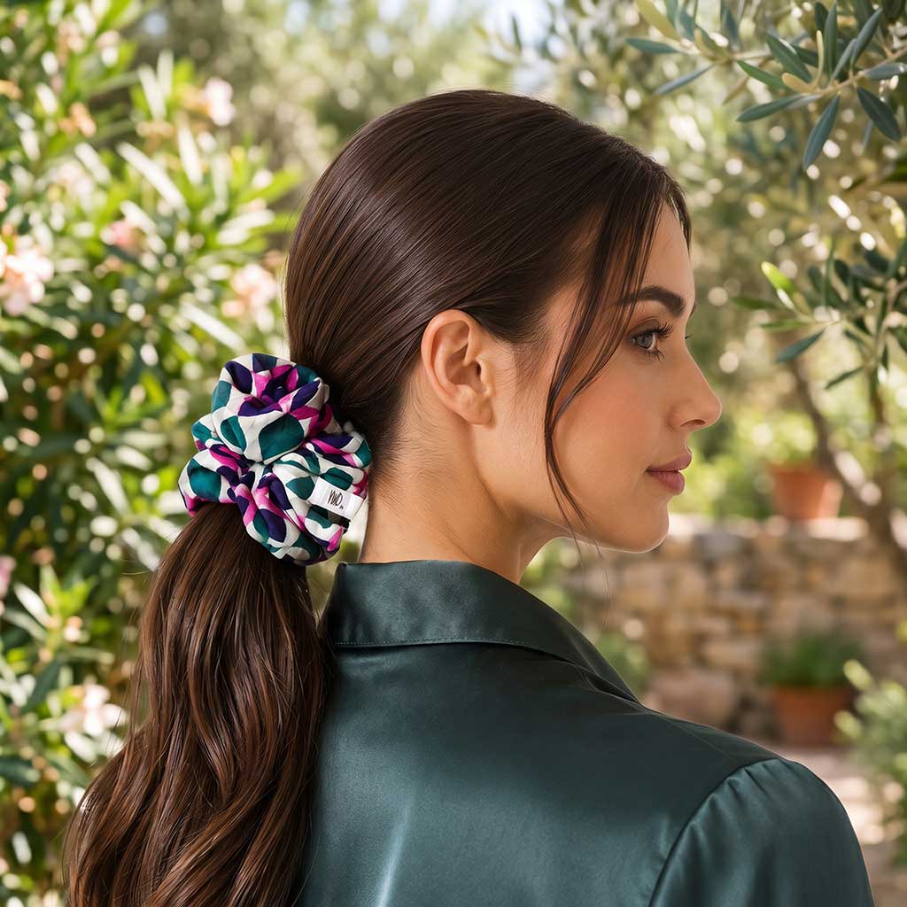 ABI satin scrunchie με ethnic tribal μοτίβο σε πράσινες αποχρώσεις – VinD.gr by Dora Vintzilaiou
