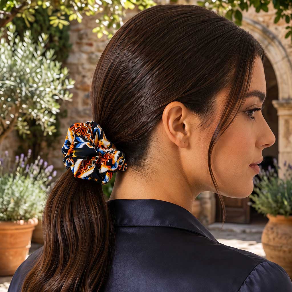 FABIANNA satin scrunchie με ethnic oriental μοτίβο φορεμένο στα μαλλιά