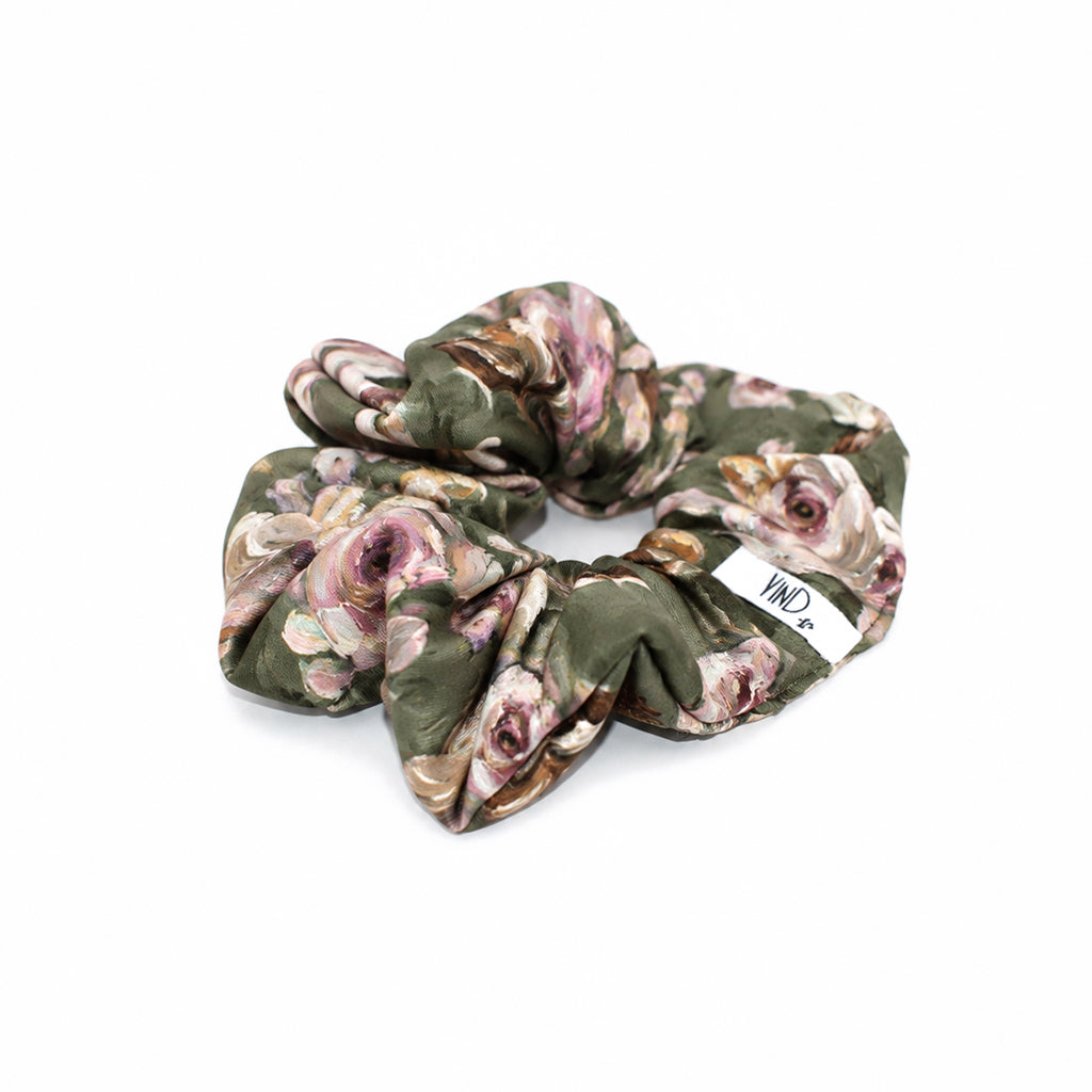 LUCIA green bold floral satin scrunchie – VinD.gr