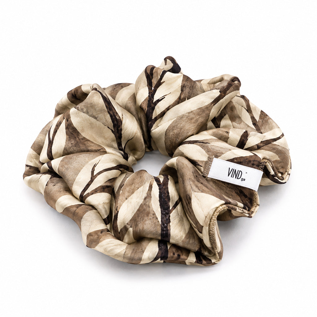TIBERIA brown leaf satin scrunchie – VinD.gr