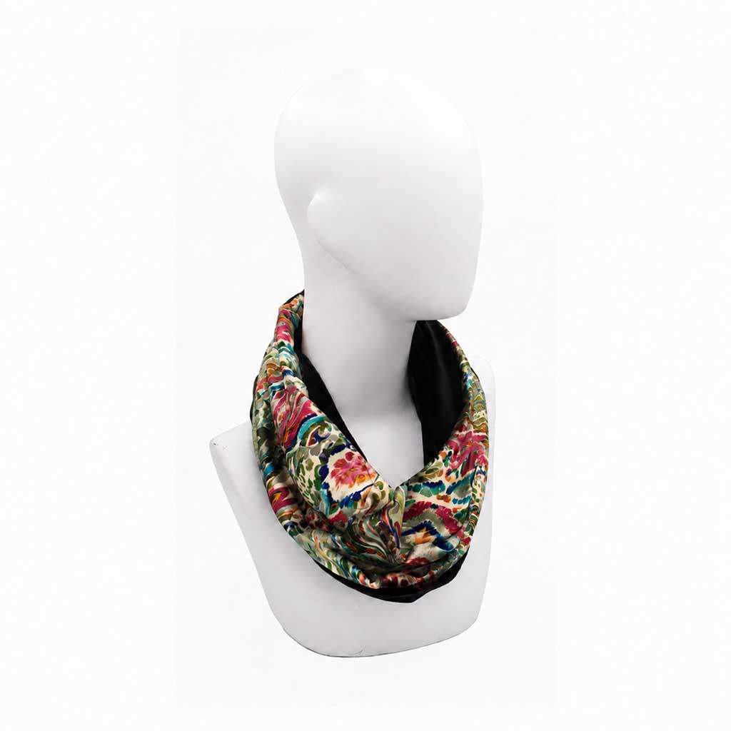 Πολύχρωμο ikat print με πράσινη βάση του Snood φουλαριού SELVA