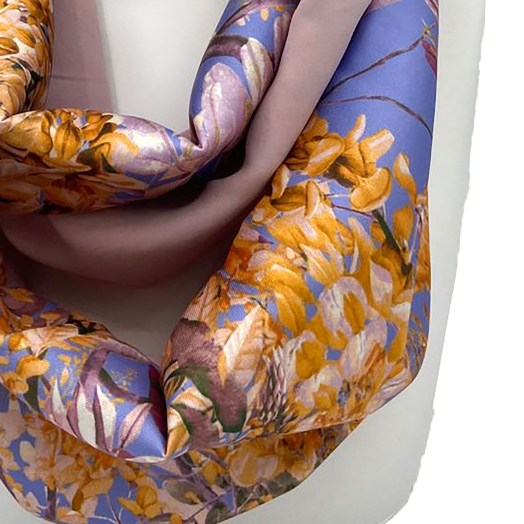 LILIAN POWDER: Ανάλαφρο Infinity φουλάρι σατεν, βισκοζ, με spring floral pattern