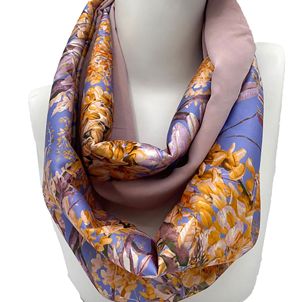 LILIAN POWDER: Ανάλαφρο Infinity φουλάρι σατεν, βισκοζ, με spring floral pattern